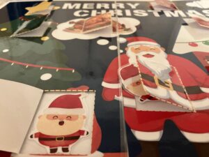 「尋找聖誕老人的足跡」語言表達遊戲教材示意卡片